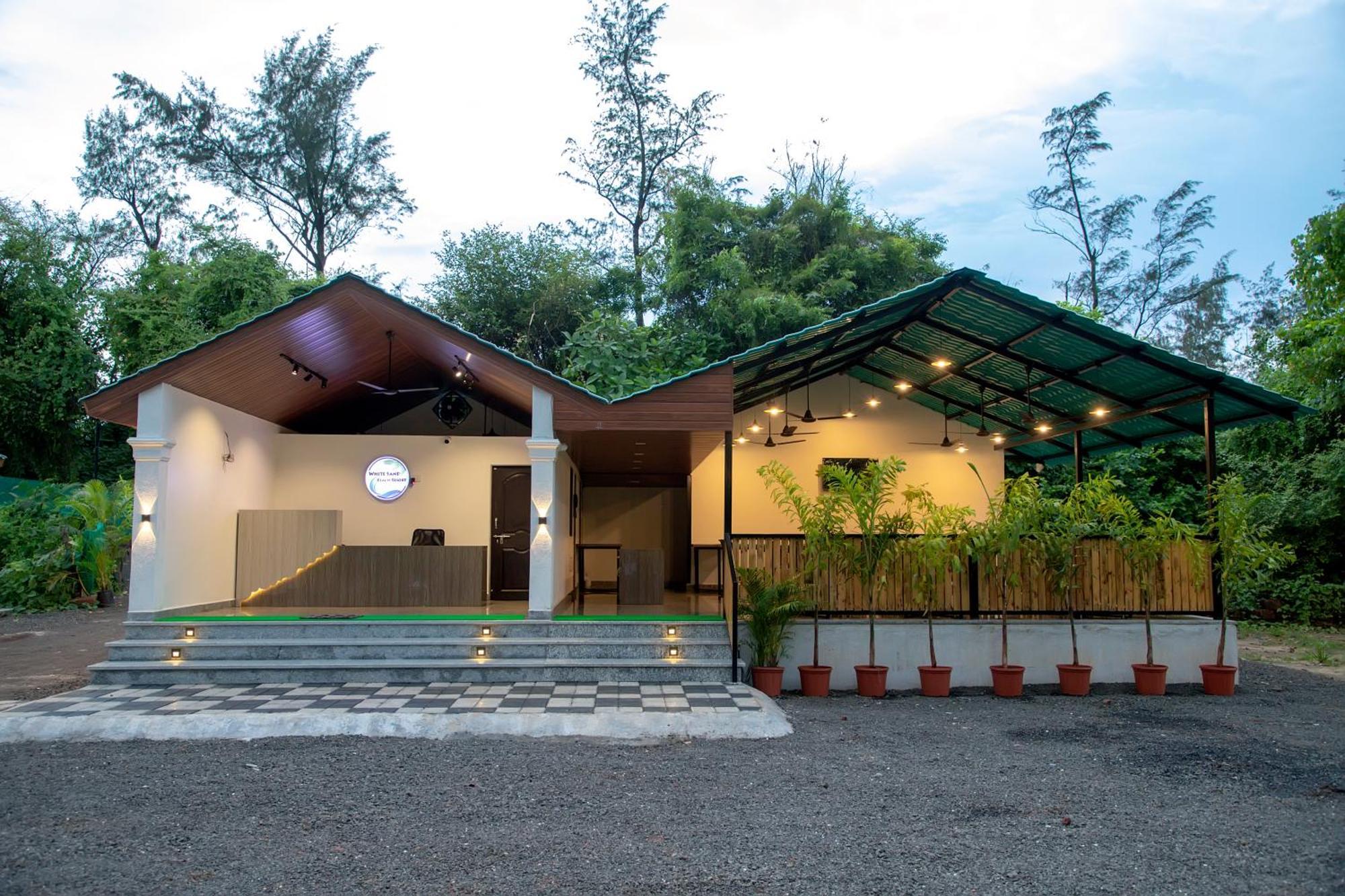White Sand Beach Resort Kondivali Bagian luar foto